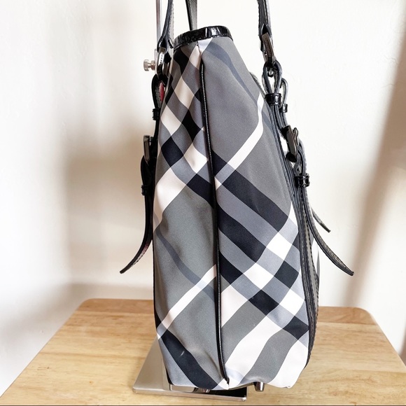 Burberry Victoria Beat Check Nova Tote Bag - Picture 9 of 16